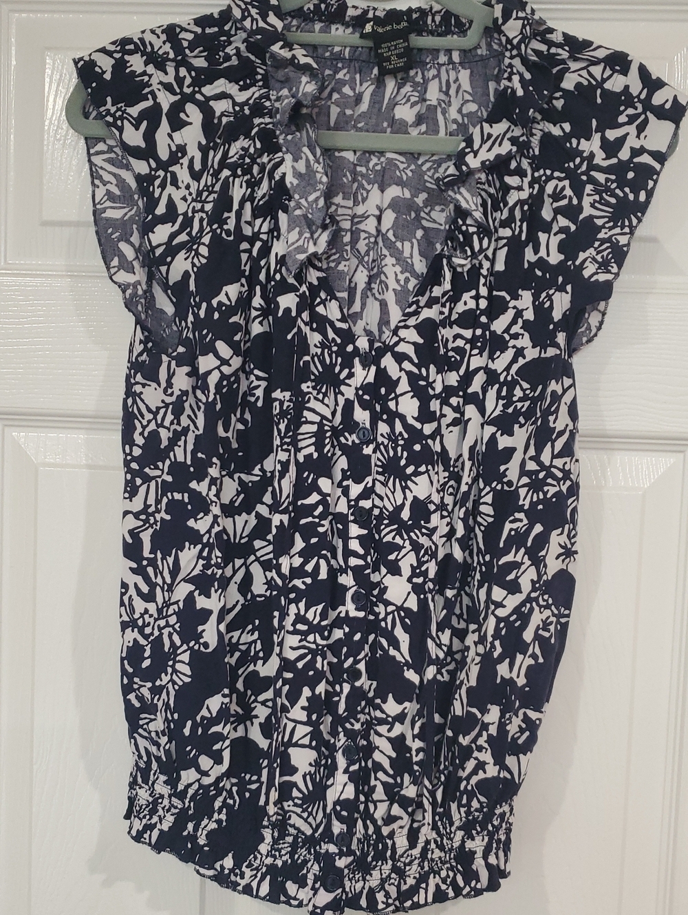 Valerie Bertinelli Navy and White Floral Ruffle Trim Blouse